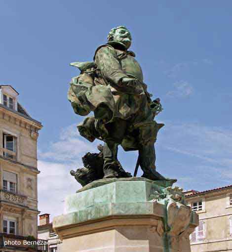 La Rochelle statue Jean Guitton